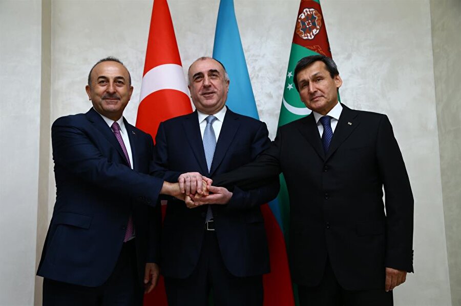 Türkiye-Azerbaycan-Türkmenistan Üçlü Dışişleri Bakanları 4. Toplantısı kapsamında konuşan Çavuşoğlu, "Ermenistan'a bir an önce işgal ettikleri Azerbaycan topraklarından çekilmesi gerektiğini bir kez daha hatırlatıyoruz" dedi.

                                    
                                