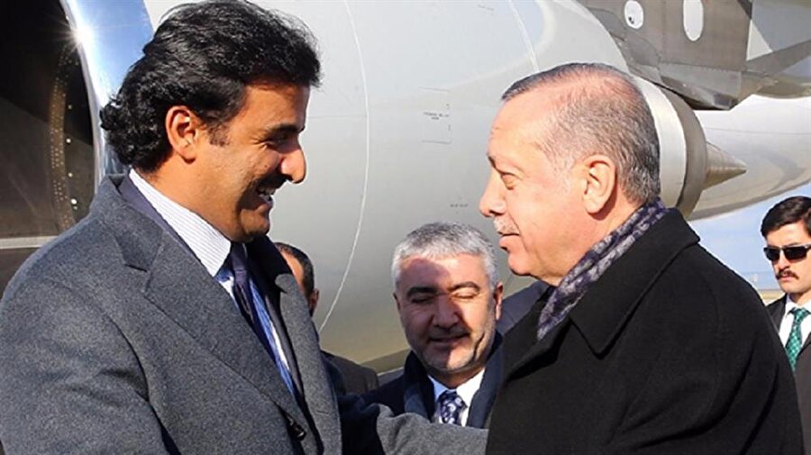 Cumhurbaşkanı Erdoğan, Katar Emiri Şeyh Hamad Bin Halife Al Sani ile telefonda görüştü.