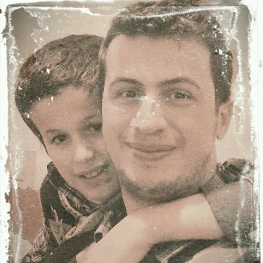 Gümüşhane’nin küçük bir köyünde dünyaya gelen Necmettin Yılmaz, başarılı eğitim hayatını ilk önce 9 Eylül Üniversitesi ve daha sonra yatay geçişle Karadeniz Teknik Üniversitesi’nde sürdürdü. Daha ekonomik olacağı için bir kez daha yatay geçiş yapan Yılmaz, Artvin Çoruh Üniversitesi’ni bitirerek sınıf öğretmeni oldu.