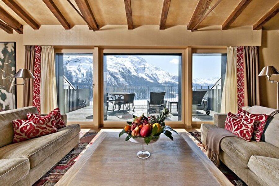 Carlton Hotel St. Moritz, İsviçre
Gecelik: 18.000 $