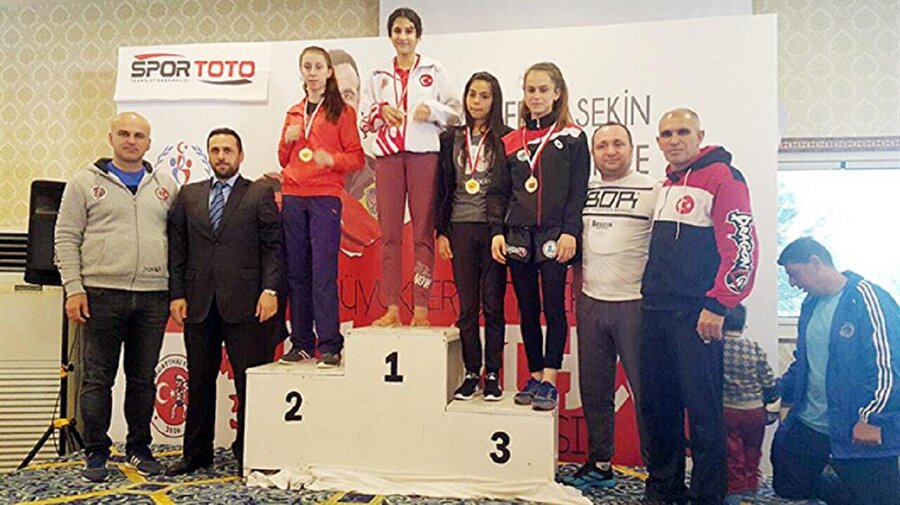 Tarlalardan antrenman yaparak Türkiye şampiyonu oldular