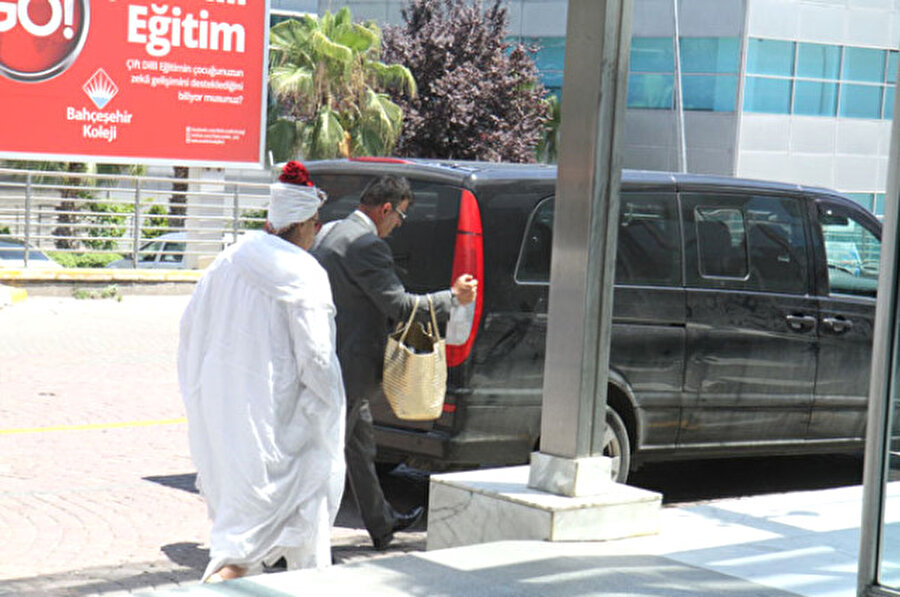 Makyajsız yakalandı!
Türk müziğinin Divas'sı Bülent Ersoy makyajsız yakalandı.