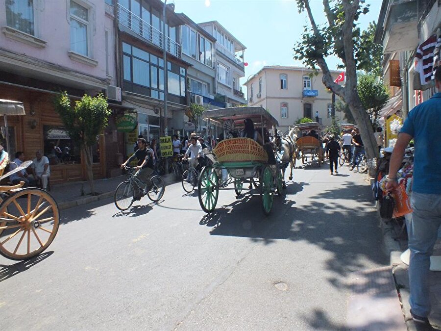 ​At arabasında yolculuk yapan çift feci şekilde can verdi
