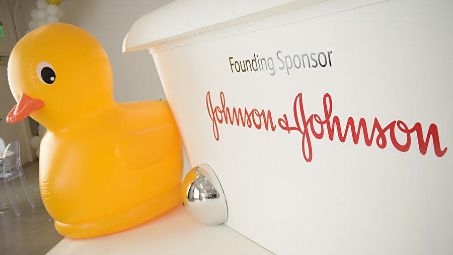 Johnson and Johnson - 360.2 milyar dolar.

                                    
                                