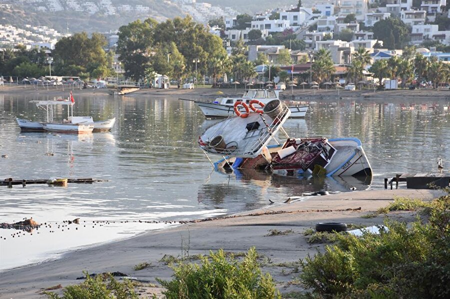 Deprem sonucu Yunanistan'ın İstanköy Adası'nda biri Türk vatandaşı 2 kişi hayatını kaybetti, çok sayıda kişi de yaralandı.

                                    
                                