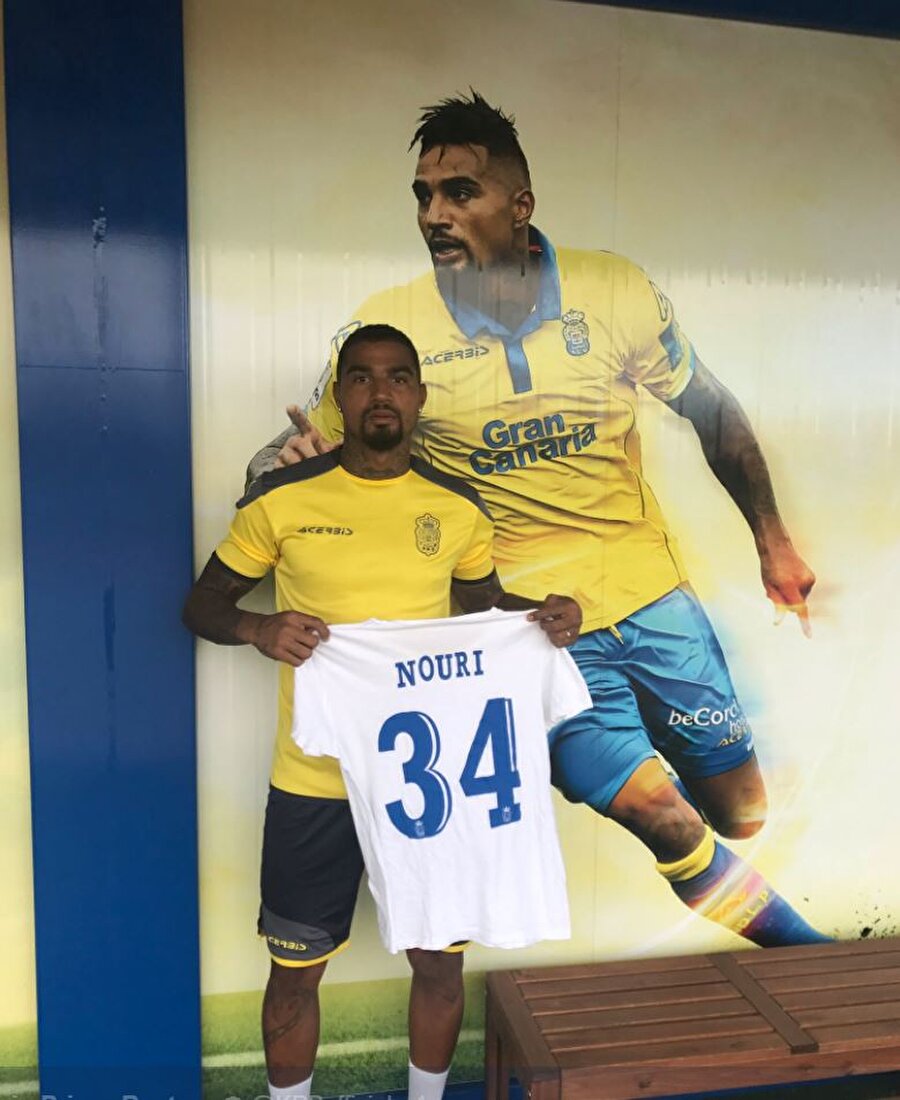 Ünlü futbolcudan anlamlı destek...