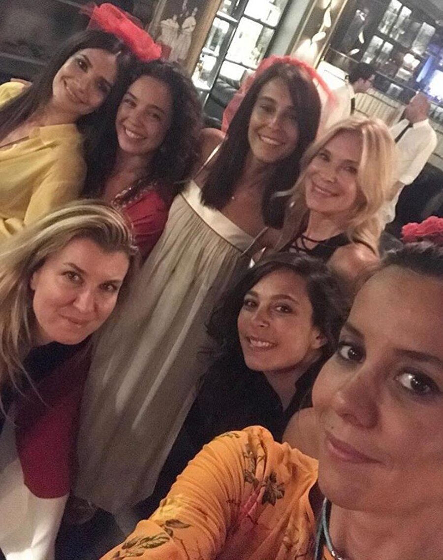 Azra Akın'ın kınası yakıldı