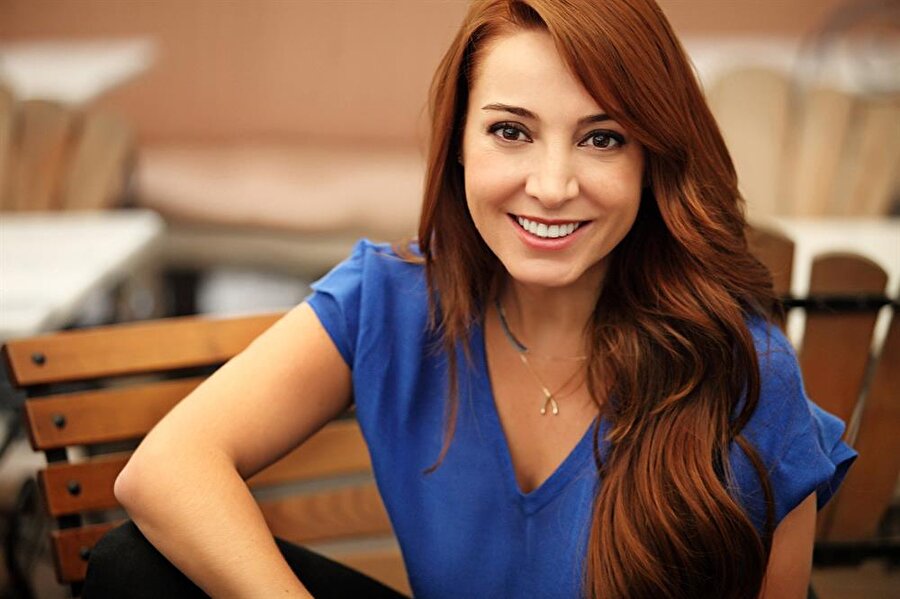 Dolunay Soysert, Erkan Petekkaya'nın yeni dizisi Kayıtdışında