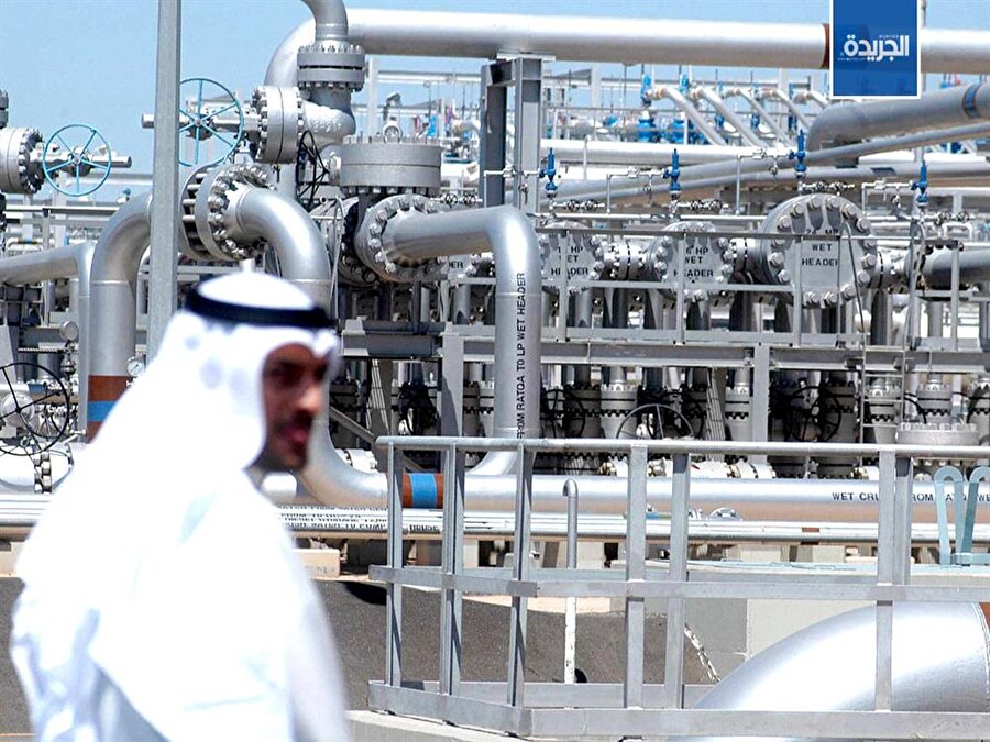 Dünyada keşfedilmiş petrol rezervlerinin yaklaşık yüzde 10’una sahip, zengin bir ülke olmasına rağmen ülkenin ekonomisi çeşitli değil. Diğer Arap ülkeleri gibi petrole güvenilmiş. Ülke ekonomisinin yüzde 70’ini petrol ve doğalgaz gelirleri oluşturuyor.