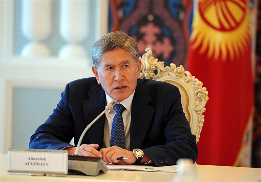 Kırgızistan Devlet Başkanı Almazbek Atambayev, 2011'de Manas uluslararası havalimanına yerleştirilen ve 2014'te çıkarılan ABD askeri üssü nedeniyle füze saldırısı tehdidi aldıklarını söyledi.

                                    
                                