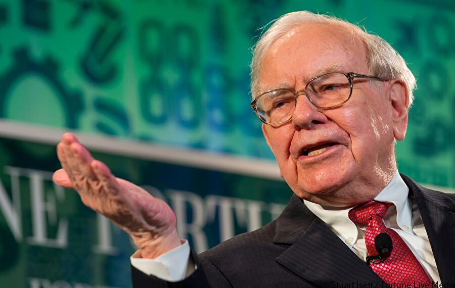 Warren Buffett, Berkshire Hathaway yatırım şirketinin CEO'su

                                    
                                    1958'de 31.500 dolarla satın aldığı evde yaşıyor.
                                
                                