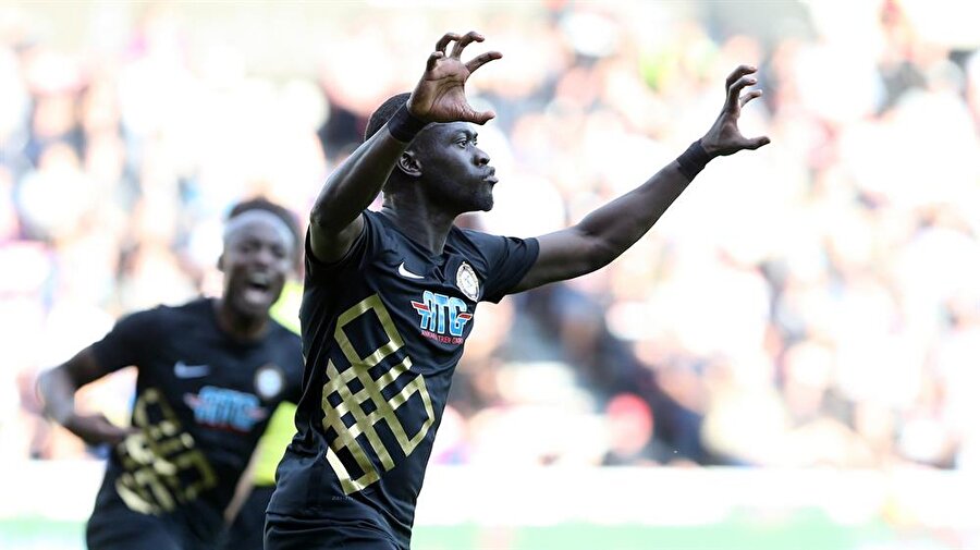 Galatasaray'ın transfer gündemindeki Ndiaye: "Galatasaray'da oynamak istiyorum"