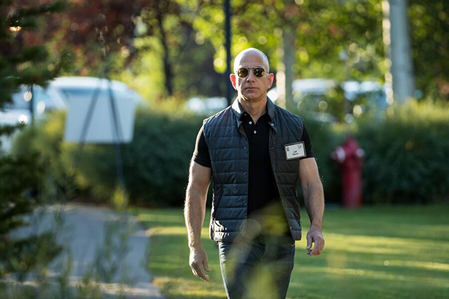 Bu da Jeff Bezos'un son hali. Aynı zamanda sosyal medyada çok fazla yorumlanan ve beğenilen bir fotoğraf oldu. 

                                    
                                    
                                
                                
