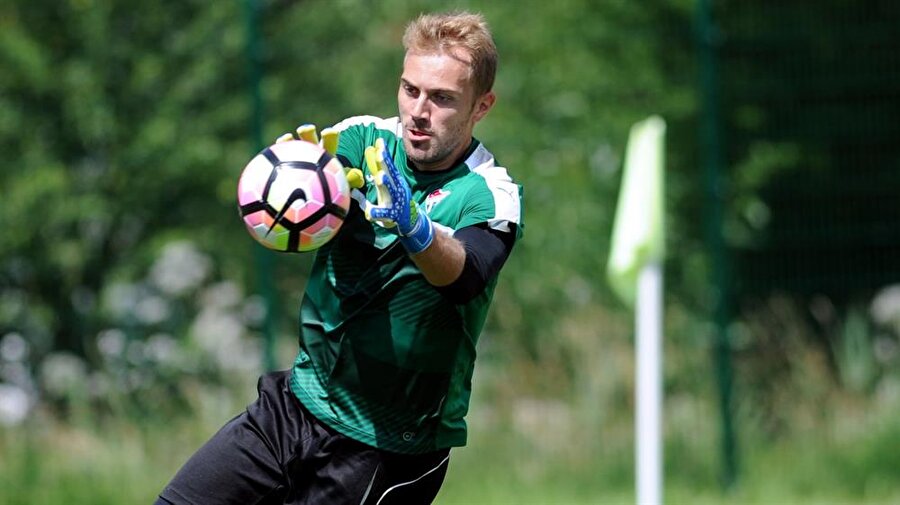 Mert Günok, Aslan oluyor.