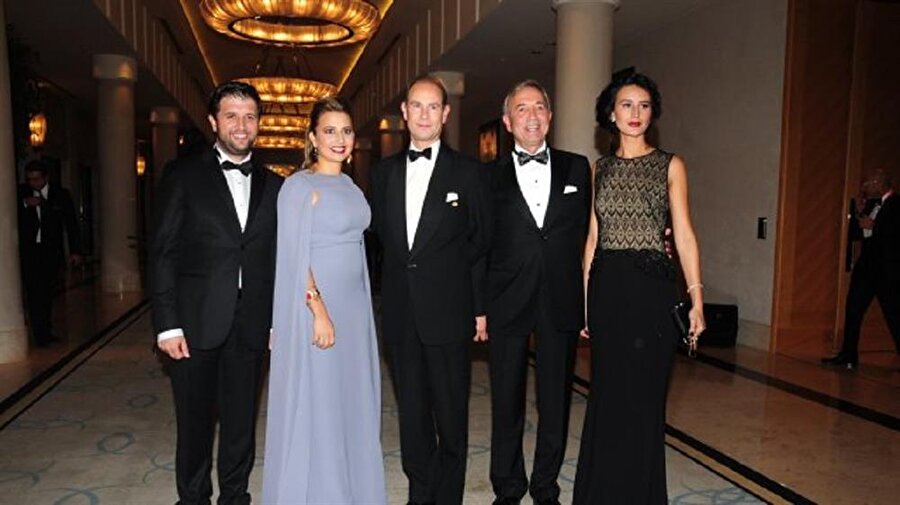 İlk kez fırça ve kürek tutup ofis yenilediler