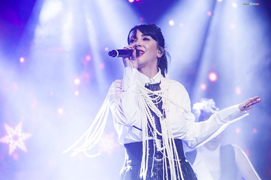​Hande Yener'e sahne kapılarını açan mağaza: Ali Alta Moda