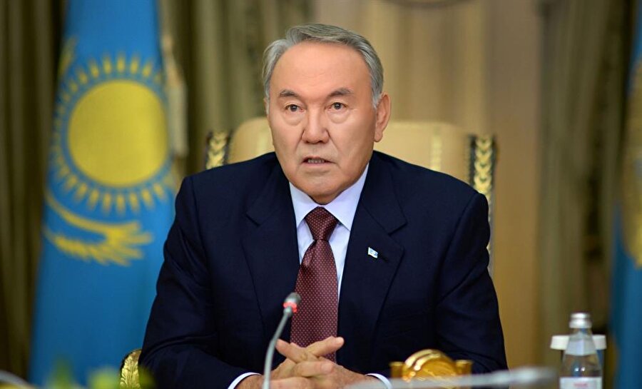 Rusya ile savaş içerisinde olan Ukrayna, Moskova yönetiminin en yakın müttefiklerinden Kazakistan Cumhurbaşkanı Nursultan Nazarbayev'i davet etti.

                                    
                                    
                                
                                
