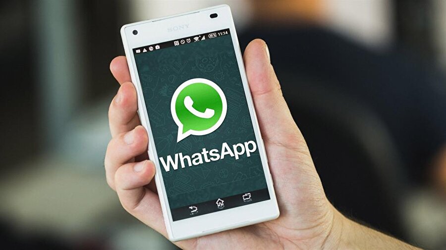 WhatsApp'a onaylı profil özelliği geliyor

                                    
                                    
                                    
                                    Ortaya çıkan bilgilere göre WhatsApp'a kısa süre içinde beklenmeyen bir yenilik daha dahil ediliyor: Onaylanmış hesap! Bu adımla birlikte Facebook, Twitter ve Instagram'dan bilinen "onaylanmış hesap" özelliği artık WhatsApp için de geçerli olacak. 
  
İşletmeler arası mesajlaşmalar için aktif edilecek olan bu sistem şu anda WhatsApp'ın yeni beta testlerinde açığa çıkmış durumda. Sistem aktif edildiğinde kullanıcılar işletmelerle iletişime geçmek istediklerinde onaylı profile mesaj gönderebilecek. İlk etapta iPhone'lar için sunulması beklenen bu özelliğin akabinde Android mobil işletim sistemine sahip akıllı telefonlarda da kullanılabileceği belirtiliyor.
                                
                                
                                
                                