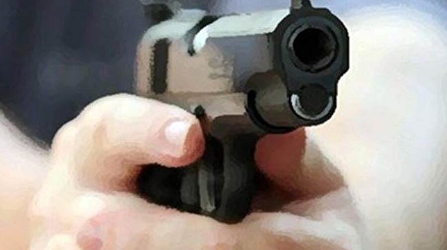 26 ateş etti!
Olayın ardından kaçan çifte tabancalı saldırganın yakalanması için jandarma çalışma başlattı. Jandarma ekipleri, saldırganların 26 el ateş ettiğini belirledi. Saldırıda hayatını kaybeden 18 yaşındaki Furkan, bugün İstanbul'da toprağa verilecek. 