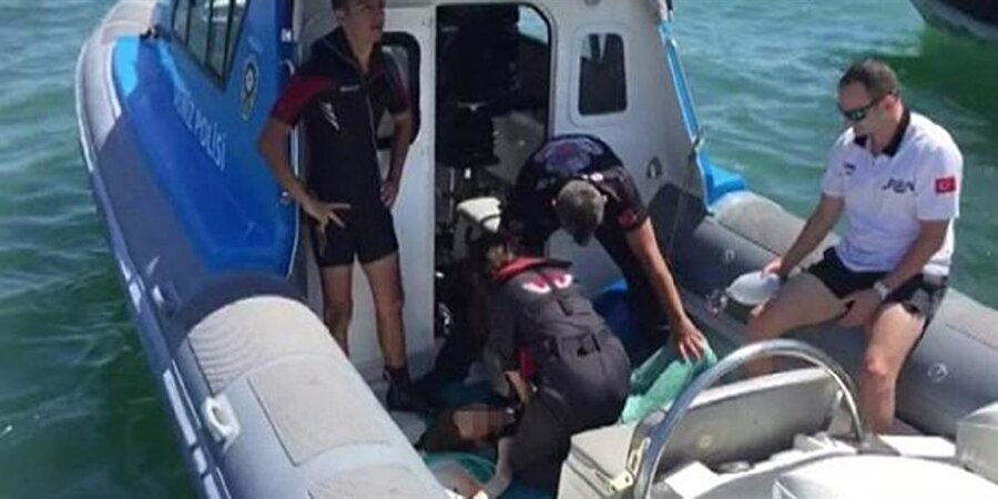 İstanbul'un Samatya sahilinde serinlemek için denize giren 12 yaşındaki küçük kız boğularak yaşamını yitirdi.