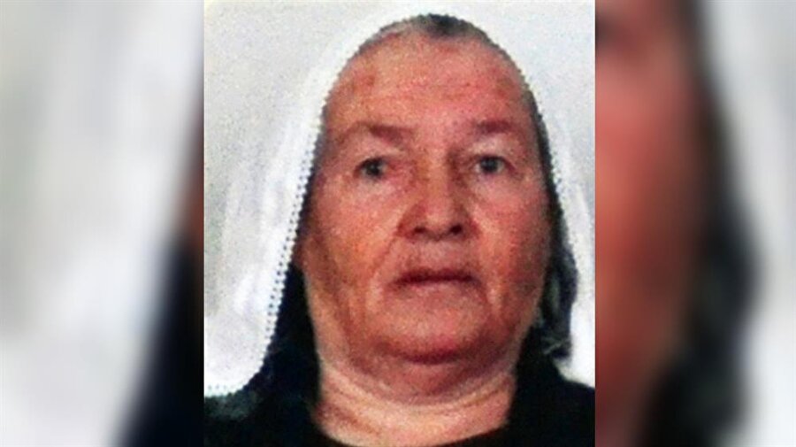 Çiğ et yiyen kadın 