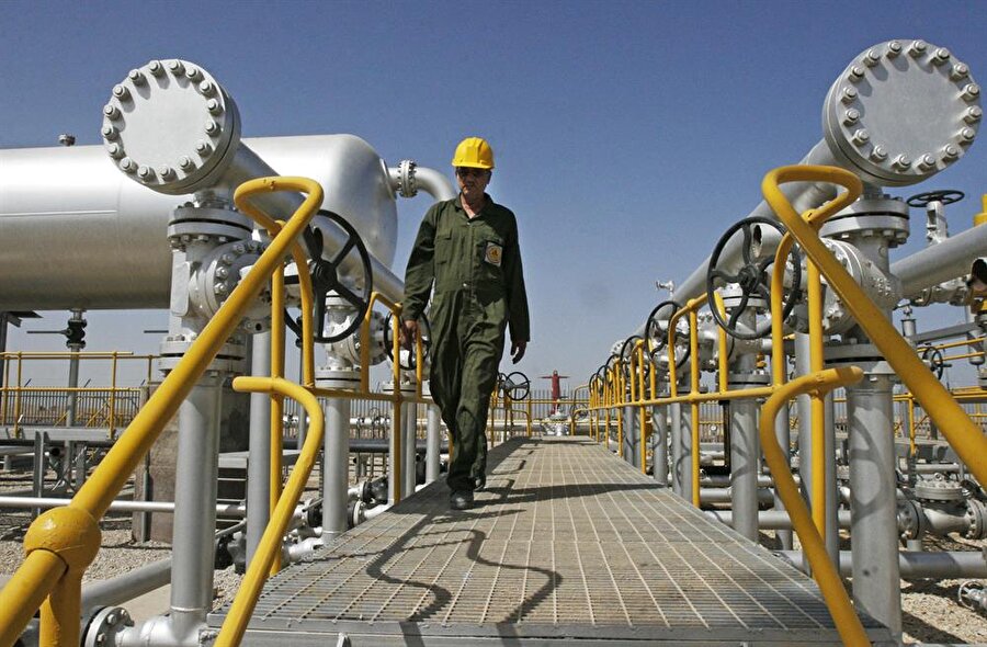 Türkmenistan bu yılbaşında İran'a gaz satışını durdurmuştu. İran'ın borcu nedeniyle tek taraflı sözleşmeyi fesheden Türkmenistan'ın tazminat ödeyebileceği belirtildi.
