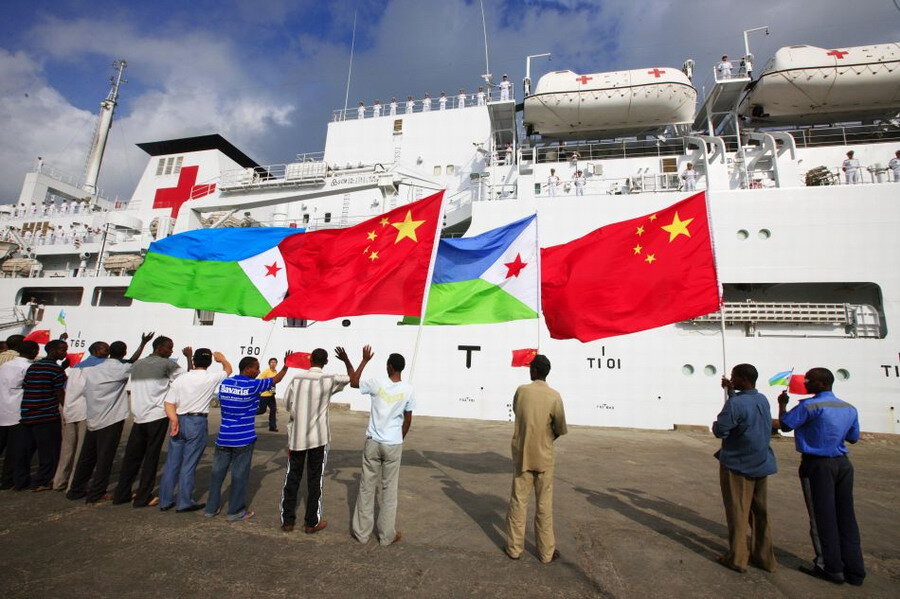 Çin’in Cibuti’de bulunan yurt dışındaki ilk ve tek askeri üssü, Çin Halk Kurtuluş Ordusu’nun (PLA 90'ıncı kuruluş yıl dönümü olan 1 Ağustos itibariyle hizmete başladı.

