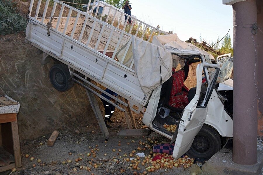 Kamyonetin freni patladı, facianın eşiğinden dönüldü