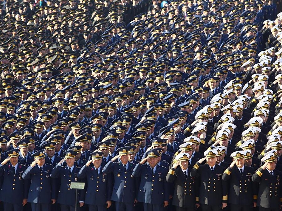 Üst rütbeye sahip general ve amirallerin terfi durumları görüşülür, ihraç edilecek personeller için karar verilir.