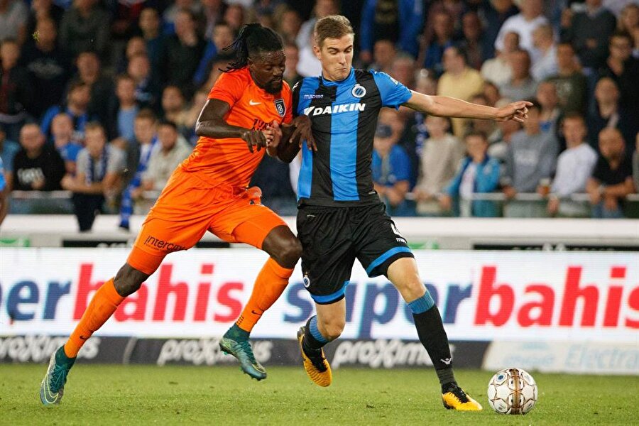 Medipol Başakşehir, Club Brugge ile karşılaşacak
3-3 berabere biten ilk maçın ardından Medipol
Başakşehir, rövanş maçına çıkıyor. Medipol Başakşehir, UEFA
Şampiyonlar Ligi 3. ön eleme turu rövanşında Belçika’nın Club Brugge takımıyla
oynayacağı maçın hazırlıklarını tamamladıAntrenmana sakatlıktan yeni çıkan Egemen
Korkmaz ile sakatlığı süren Aurelien Chedjou katılmadı. Maç bugün 20:45’te A
Spor ekranlarında olacak.