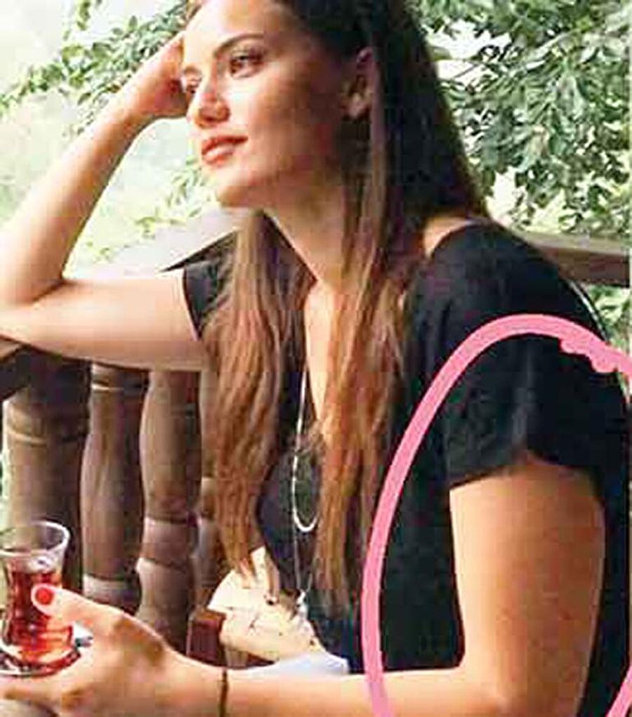 Dikkatlerden kaçmadı!

                                    Fahriye'nin bu hareketi takipçilerinin dikkatinden kaçmadı. Güzel oyuncunun fotoğrafının altına çok sayıda esprili yorum yapıldı.
                                