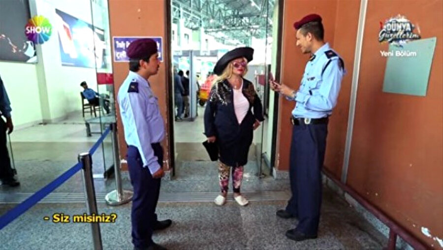Yaka paça götürüldü!
Show TV ekranlarında yayınlanan 'Dünya Güzellerim'in çekimleri için Nepal'e giden ekip zor anlar yaşadı. Pasaport kriziyle, karşılaşan Alkan yaka paça karakola götürüldü.
