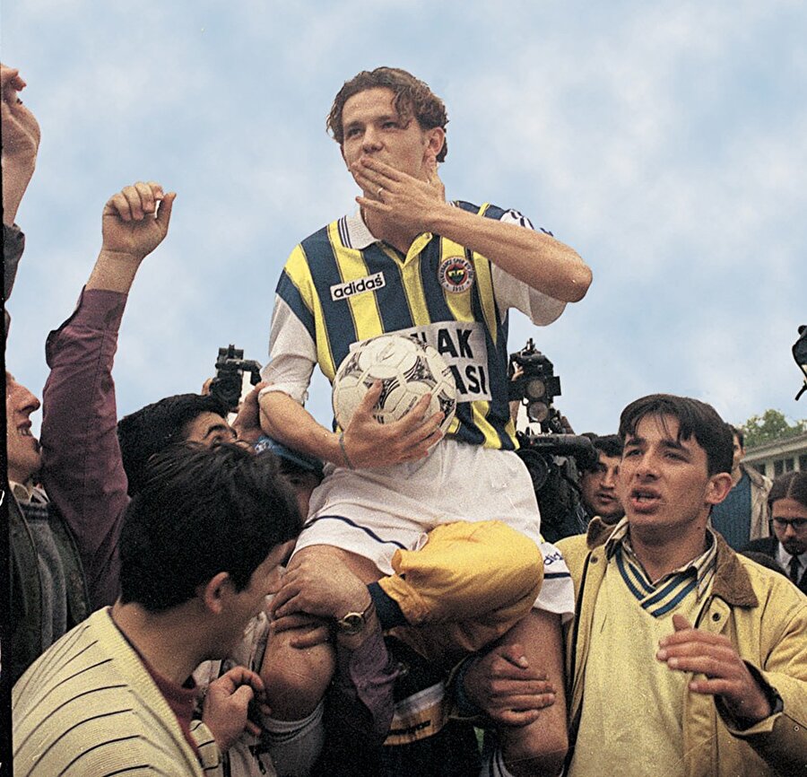 Elvir Balic
Fenerbahçe'den 15.6 Milyon Euro karşılığında Real Madrid'e transfer olmuştur