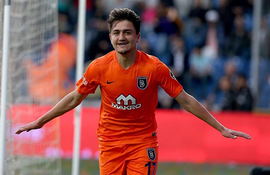 Cengiz Ünder

                                    Medipol Başakşehir'den 13,4 milyon Euro karşılığında Roma'ya transfer olmuştur
                                