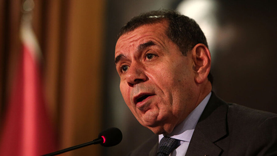 Özbek başkanlık koltuğuna oturdu
Özbek, 23 Mayıs 2015'te gerçekleştirilen secimle kulüp başkanlığına seçildi.