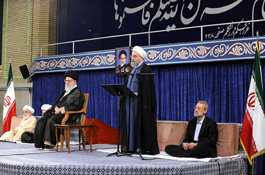 İran’da mayıs ayındaki cumhurbaşkanlığı seçimlerini ikinci kez kazanan Cumhurbaşkanı Hasan Ruhani, düzenlenen törenle resmen göreve başladı.
