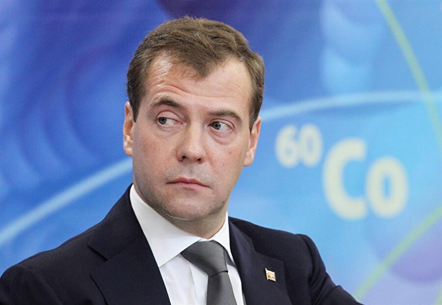 Rusya Başbakanı Medvedev, "ABD, yeni ekonomik yaptırım hamlesiyle Rusya’ya yönelik tam kapsamlı bir ticaret savaşı başlattı." dedi.
