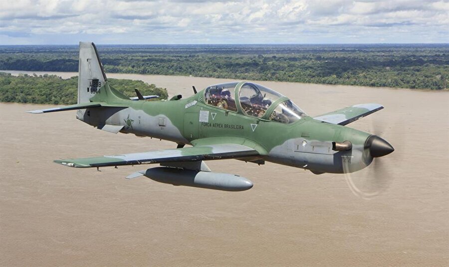 ABD yönetimi, Nijerya'ya 12 A-29 Super Tucano savaş uçağının satışını onayladı. Washington, 'insan hakları ihlallerini' gerekçe göstererek ertelediği satışı gerçekleştirmiş oldu.

                                    
                                