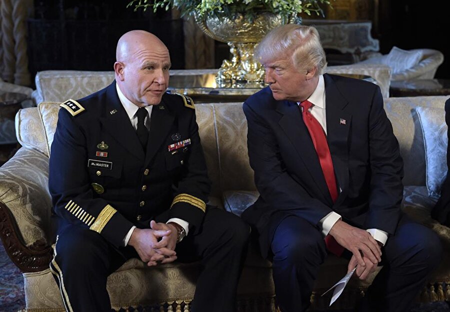 Bir süre önce Afganistan'a 12 bin asker gönderme kararı alan ABD Başkanı Trump, durumun kötüye gitmesi nedeniyle bölgede görev yapan ordu komutanının görevine son verilmesini istedi.

                                    
                                