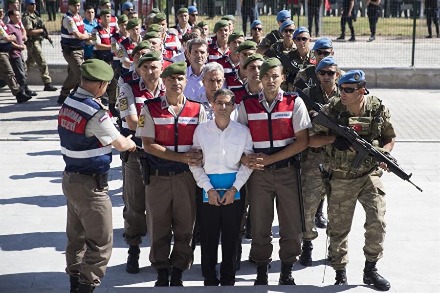 ​FETÖ'cülerin giyeceği tek tip kıyafetin rengi belli oldu