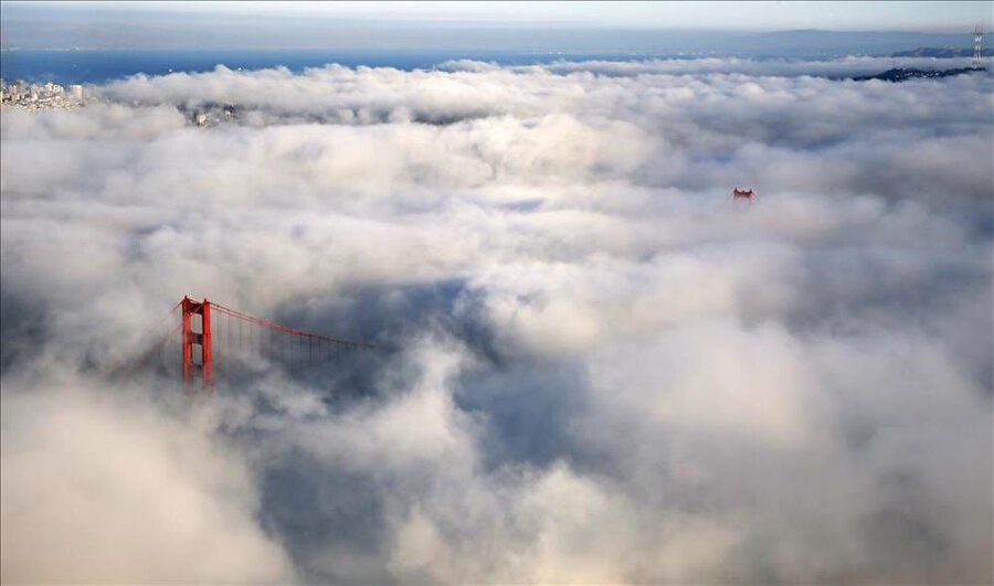 Havadan San Francisco

                                    Amerika Birleşik Devletleri'nin Kaliforniya eyaletinin kuzeyinde yer alan San Francisco, Körfezi Bölgesi'nin en önemli kültürel ve finansal merkezi konumunda. Dünyaca ünlü Golden Gate Köprüsü çoğu zaman sisler arasında kayboluyor.
                                