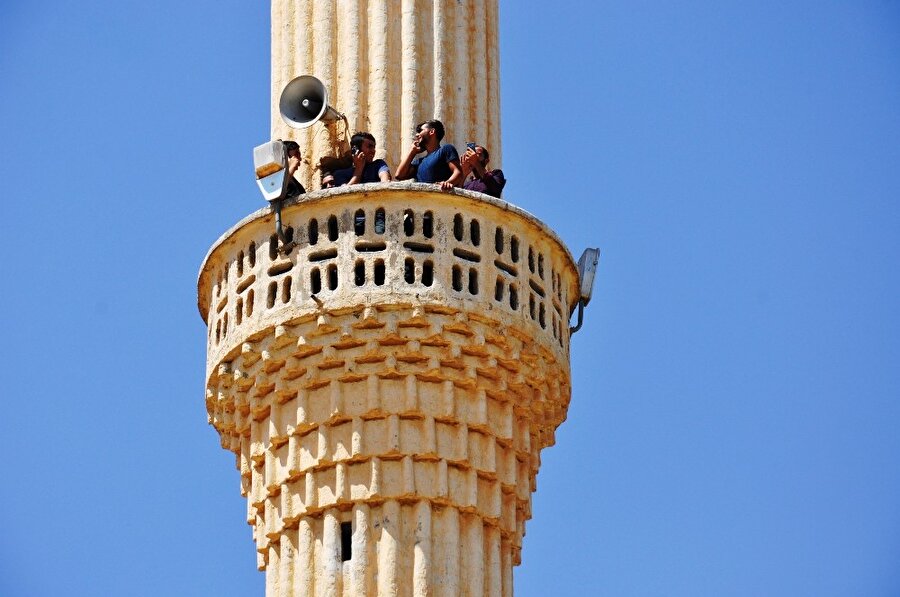 4 aydır imamın olmadığı köyde minareden telefon konuşmaları yankılanıyor