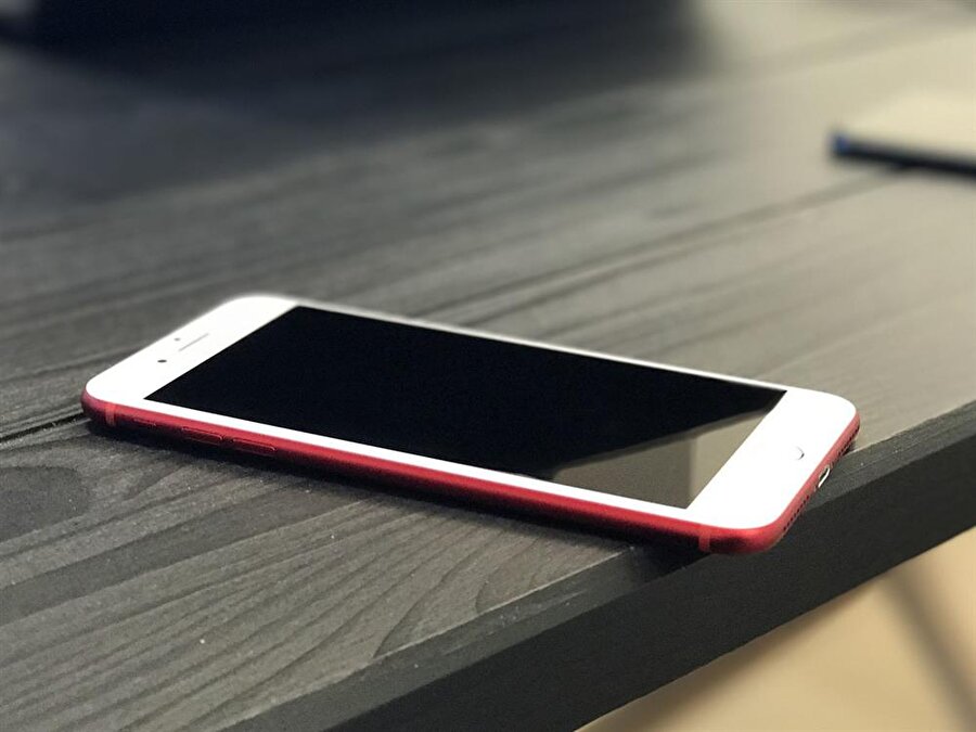 iPhone 8’in renk seçenekleri belli oldu

                                    Sızdırılan görsellere bakılırsa Apple'ın 10.yıla özel olarak tasarladığı iPhone 8'de bakır, parlak siyah ve inci olmak üzere üç farklı renk seçeneği olacak. Zira bunlar arasında daha önce hiç denenmemiş renkler de yer alıyor. Elbette şu an şirket cephesinden konuyla alakalı herhangi bir doğrulama yok.
                                