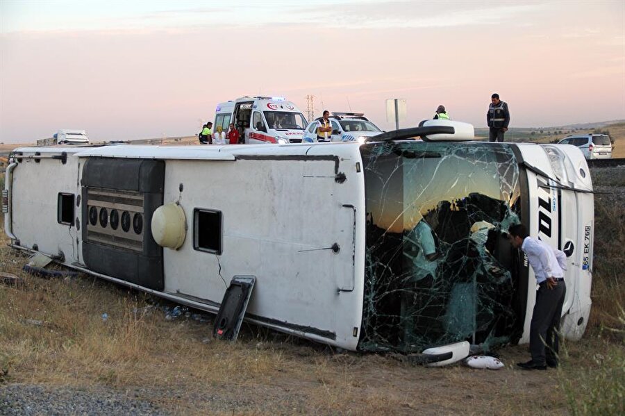 Kayseri'de bir yolcu otobüsünün şarampole devrilmesi sonucu 26 kişi yaralandı.