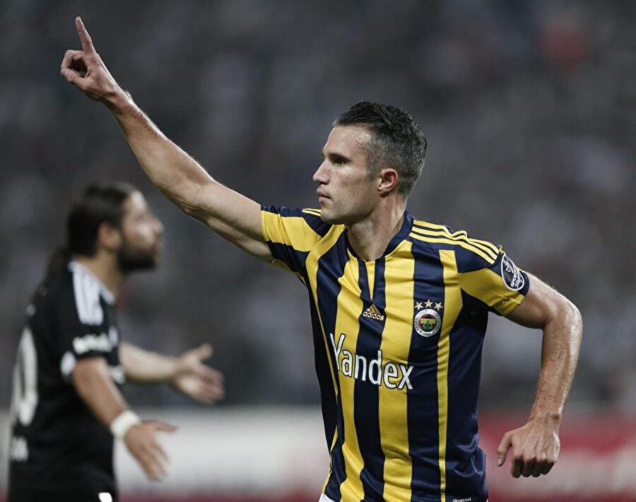 Fenerbahçe'den Van Persie kutlaması.