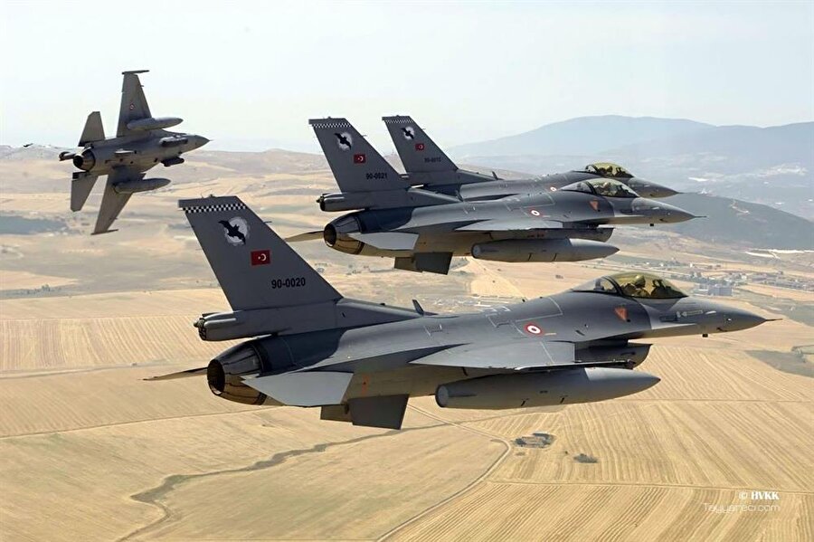F-16

                                    8 Adet F-16
                                