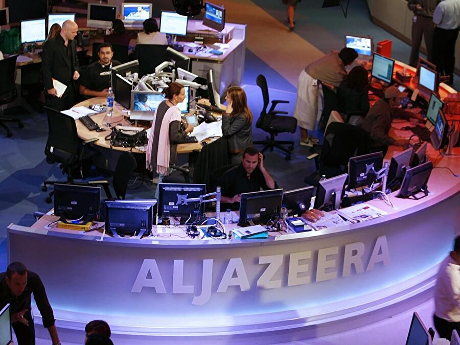 4 Arap ülkesi ile Katar arasında yaşanan kriz sonrası İsrail, Al Jazeera (AJ) televizyonunun Kudüs'teki ofisini kapatma kararı al. AJ İsrail'i kınadı.
