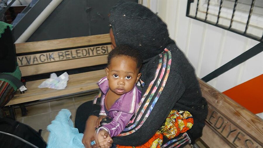 Kaçak yollarla ülkeye girmeye çalışırken yakalandılar