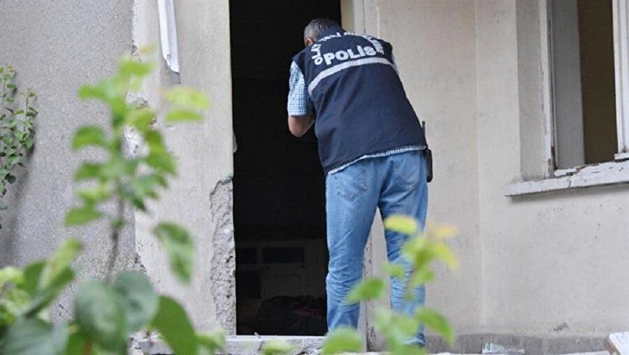 ​Konya'da kötü kokular gelen binayı kontrol eden mahalleli gördüğü manzara karşısında şoke oldu.