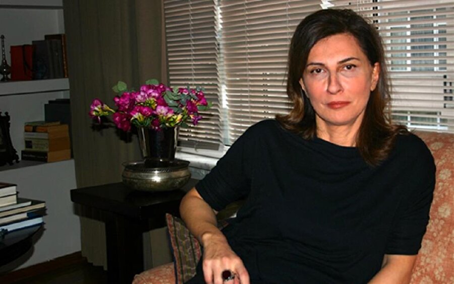 Cumhuriyet Gazetesi, köşe yazısında müftülere nikah yetkisi verilmesini savunan Nuray Mert'e kapıyı göstererek 'fikri hür vicdanı hür' anlayışına 'sıkı sıkıya bağlı' olduğunu kamuoyuna bir kez daha ispatladı.